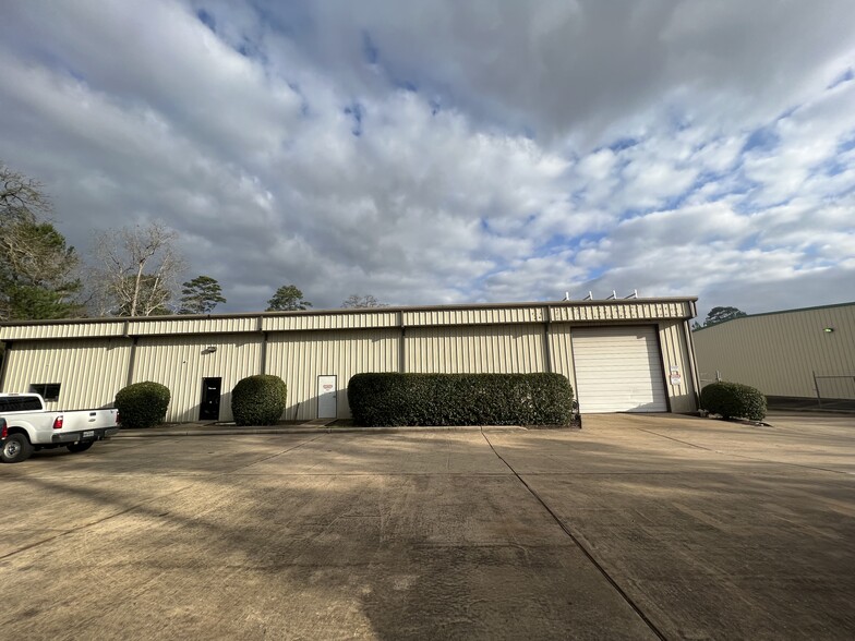 100 N FM 3083 Rd W, Conroe, TX for sale - Building Photo - Image 1 of 1