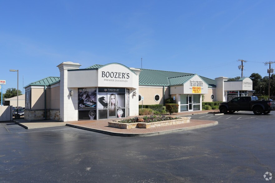 1025 N Valley Mills Dr, Waco, TX 76710