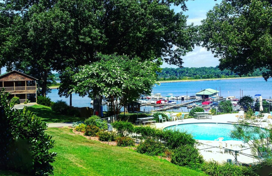289 Pleasant View Resort Rd, Springville, TN, 38256 Marina Property