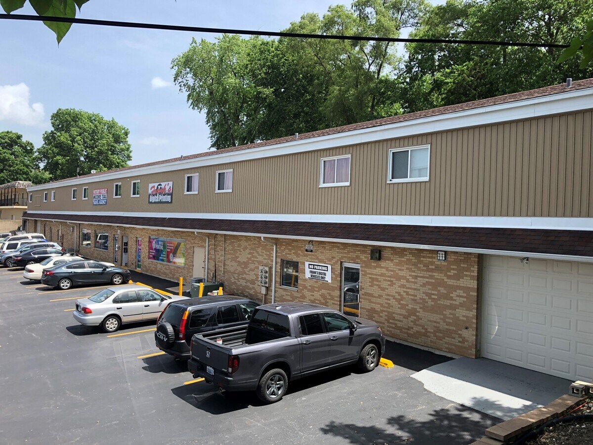 723 Aurora Ave, Aurora, IL 60505