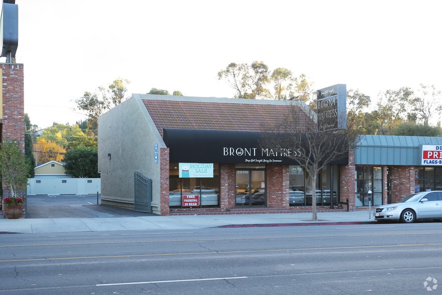 22110 Ventura Blvd, Woodland Hills, CA for lease - Primary Photo - Image 1 of 3