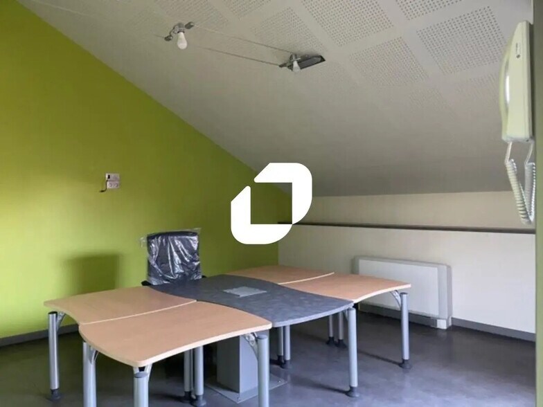 Office in Sassenage for lease - Building Photo - Image 2 of 8