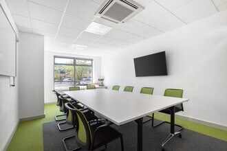 Metcalf Way, Crawley for lease Interior Photo- Image 2 of 9