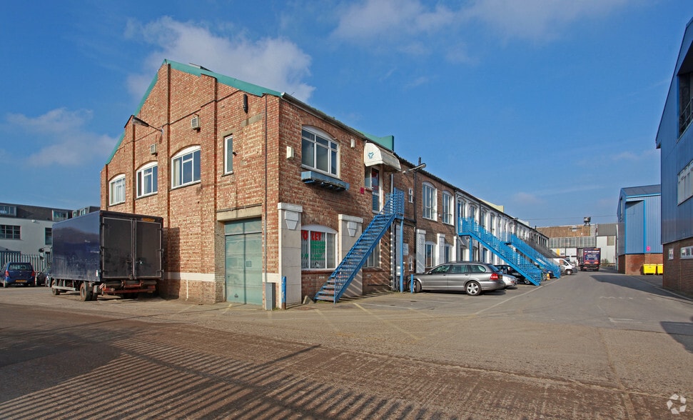 Riverside Rd, London for sale - Primary Photo - Image 1 of 1