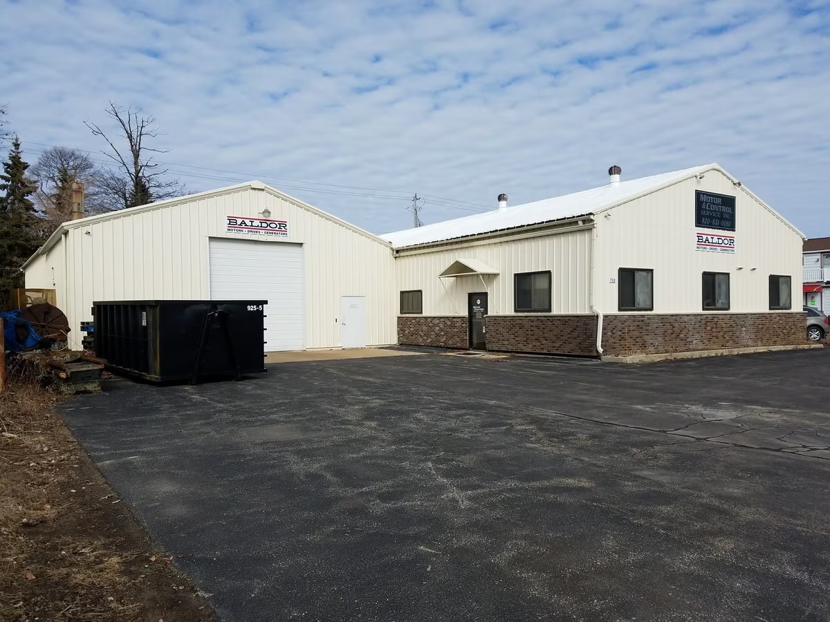 712 Valley Rd, Menasha, WI for lease Building Photo- Image 1 of 7