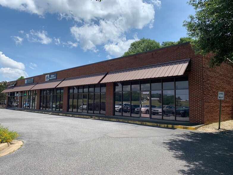 1445 S College St, Auburn, AL 36832