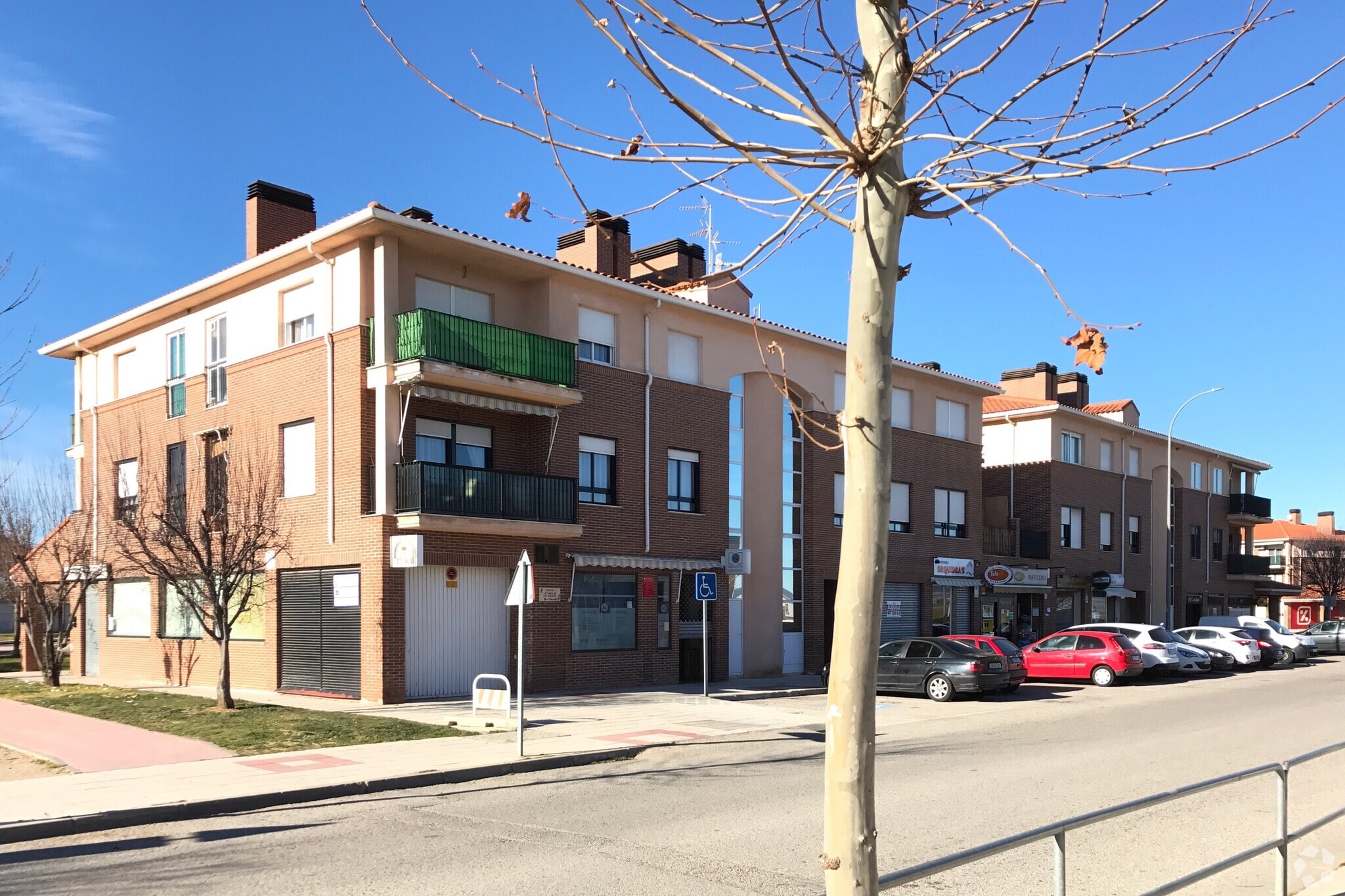 Avenida Doña María de las Mercedes, 3, Alovera, Guadalajara for sale Primary Photo- Image 1 of 1