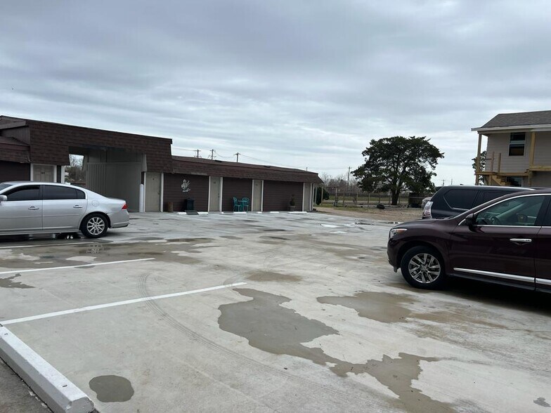 2514 Hill Ave, Dickinson, TX 77539 Motel in Dickinson at a convenient