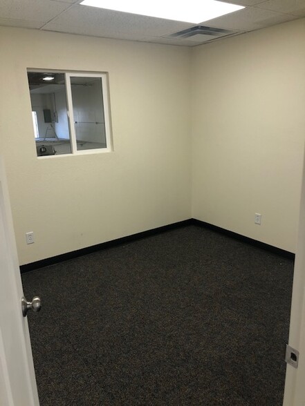 545-565 Billinis Rd, Salt Lake City, UT for lease - Building Photo - Image 3 of 6