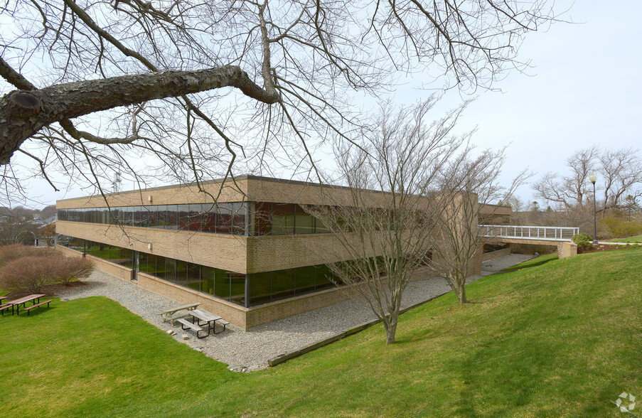 55 Hammarlund Way, Middletown, RI for lease - Building Photo - Image 2 of 6