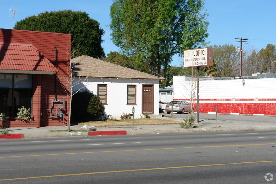 6945-6947 Van Nuys Blvd, Van Nuys, CA for lease - Building Photo - Image 3 of 3