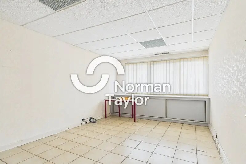 Flex in Perpignan for lease - Building Photo - Image 3 of 4