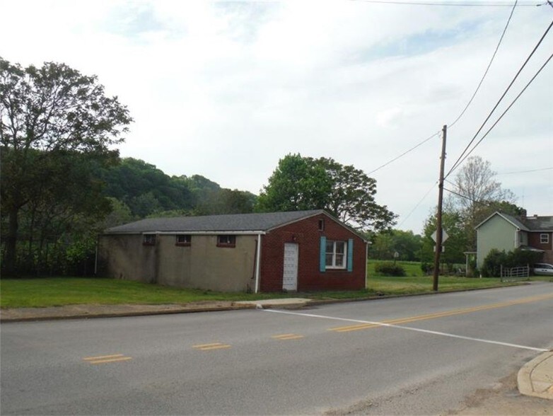 716 N Warren Ave, Apollo, PA 15613