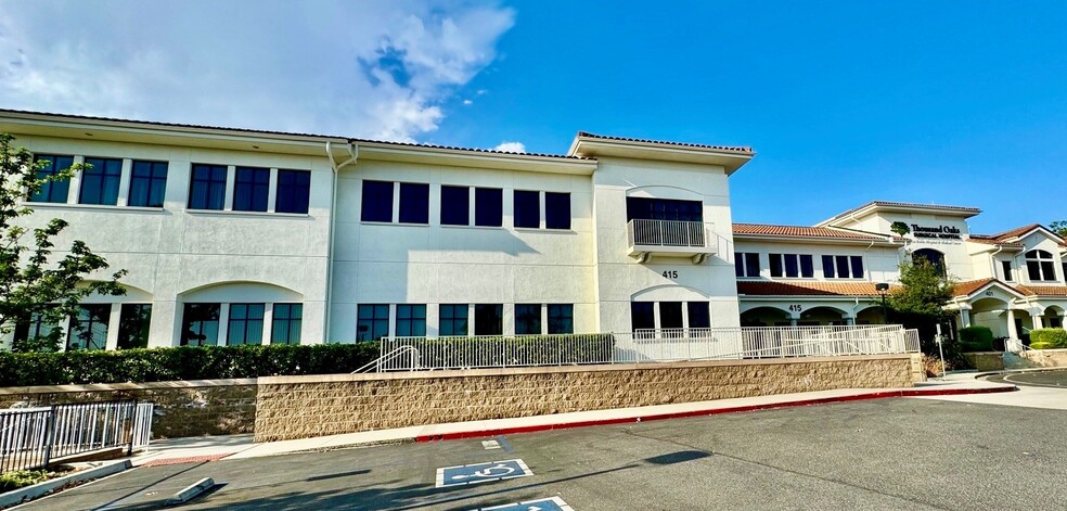 401-415 Rolling Oaks Dr, Thousand Oaks, CA for lease - Building Photo - Image 1 of 6