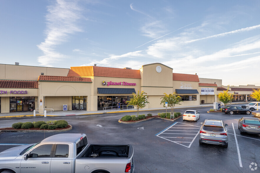 810-890 Saxon Blvd, Orange City, FL for lease - Building Photo - Image 3 of 6