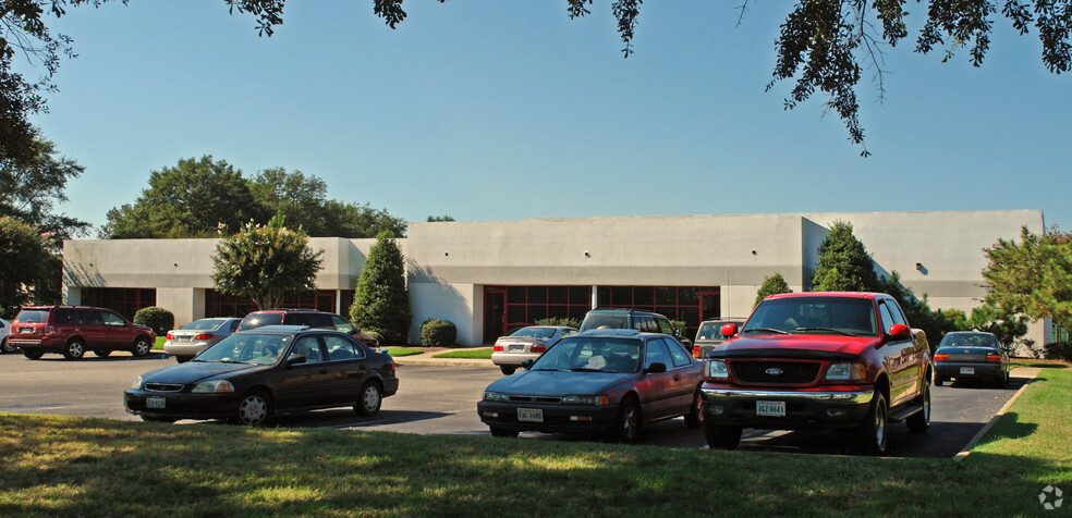 2501 Almeda Ave, Norfolk, VA for lease - Building Photo - Image 1 of 6