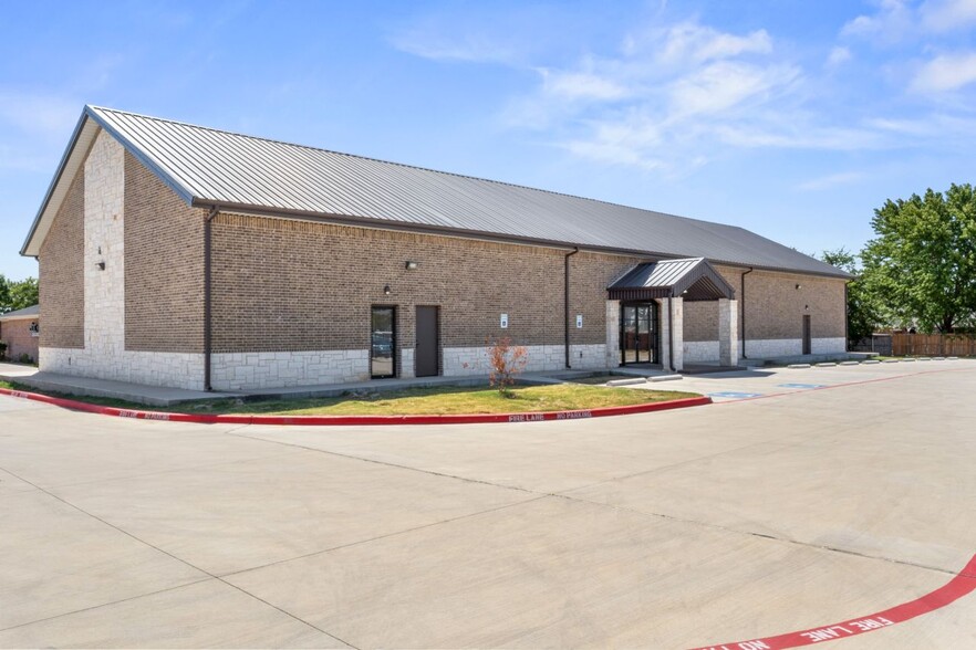 5180 Western Center Blvd, Haltom City, TX for sale - Building Photo - Image 1 of 1