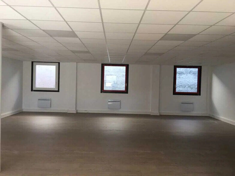 Office in La Madeleine for lease - Interior Photo - Image 3 of 6