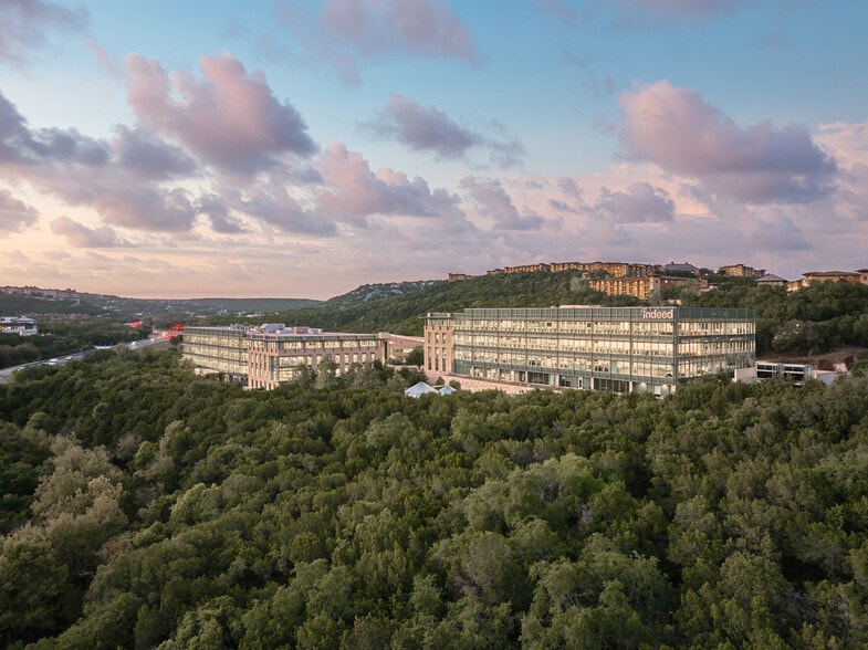 6433 N Champion Grandview Way, Austin, TX for lease - Building Photo - Image 1 of 2