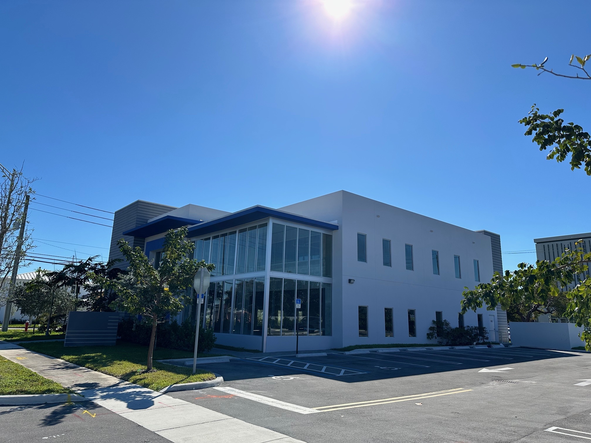 662 E 27th St, Hialeah, FL for lease Primary Photo- Image 1 of 8