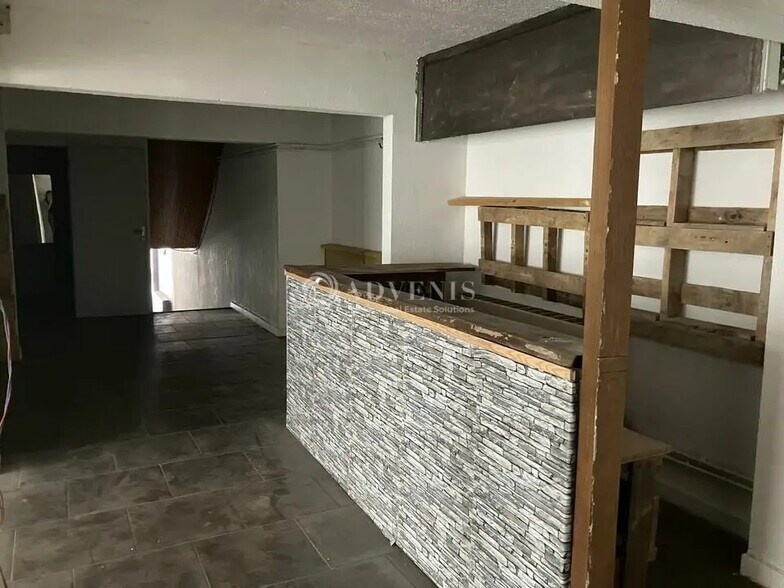 Retail in Bourges for lease - Interior Photo - Image 3 of 5