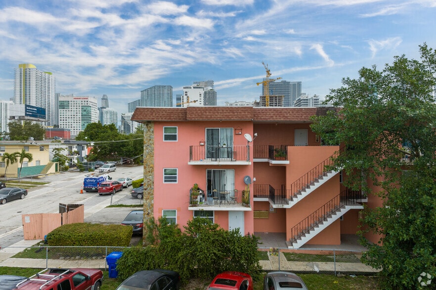 458 SW 9th St, Miami, FL for sale - Building Photo - Image 2 of 50