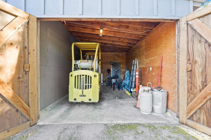 22525 SW Stafford Rd, Tualatin, OR for sale - Interior Photo - Image 2 of 12