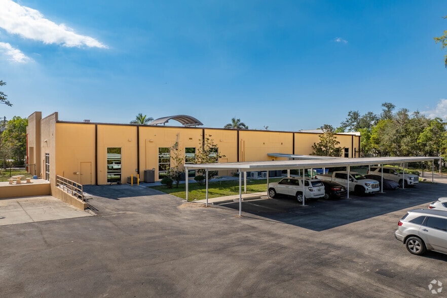 15701 S Tamiami Trl, Fort Myers, FL for lease - Building Photo - Image 3 of 11