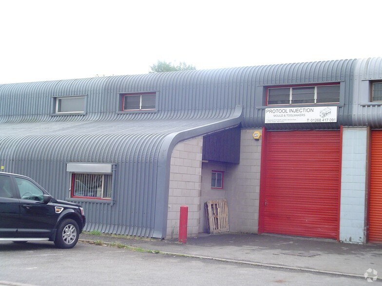 7 Newlands End, Basildon for sale - Primary Photo - Image 1 of 3