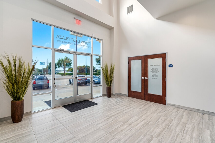 18640 Lyndon B Johnson Fwy, Mesquite, TX for lease - Interior Photo - Image 2 of 4