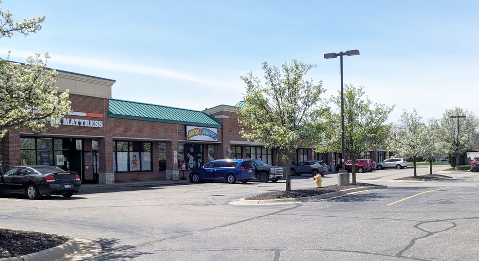 15222-15290 Canal Rd, Clinton Township, MI for lease - Building Photo - Image 2 of 3