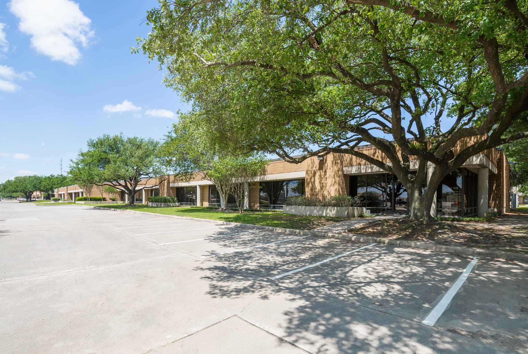 900 S Loop Fwy W, Houston, TX for lease Building Photo- Image 1 of 14