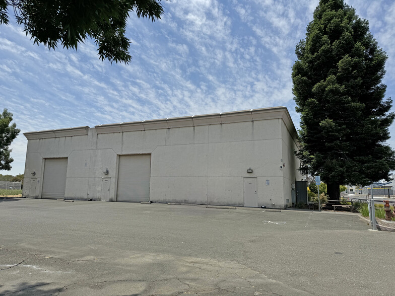 2930 Dutton Ave, Santa Rosa, CA for lease - Building Photo - Image 2 of 6