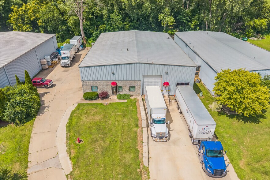 144 Thunderbird Ln, East Peoria, IL for sale - Primary Photo - Image 1 of 1