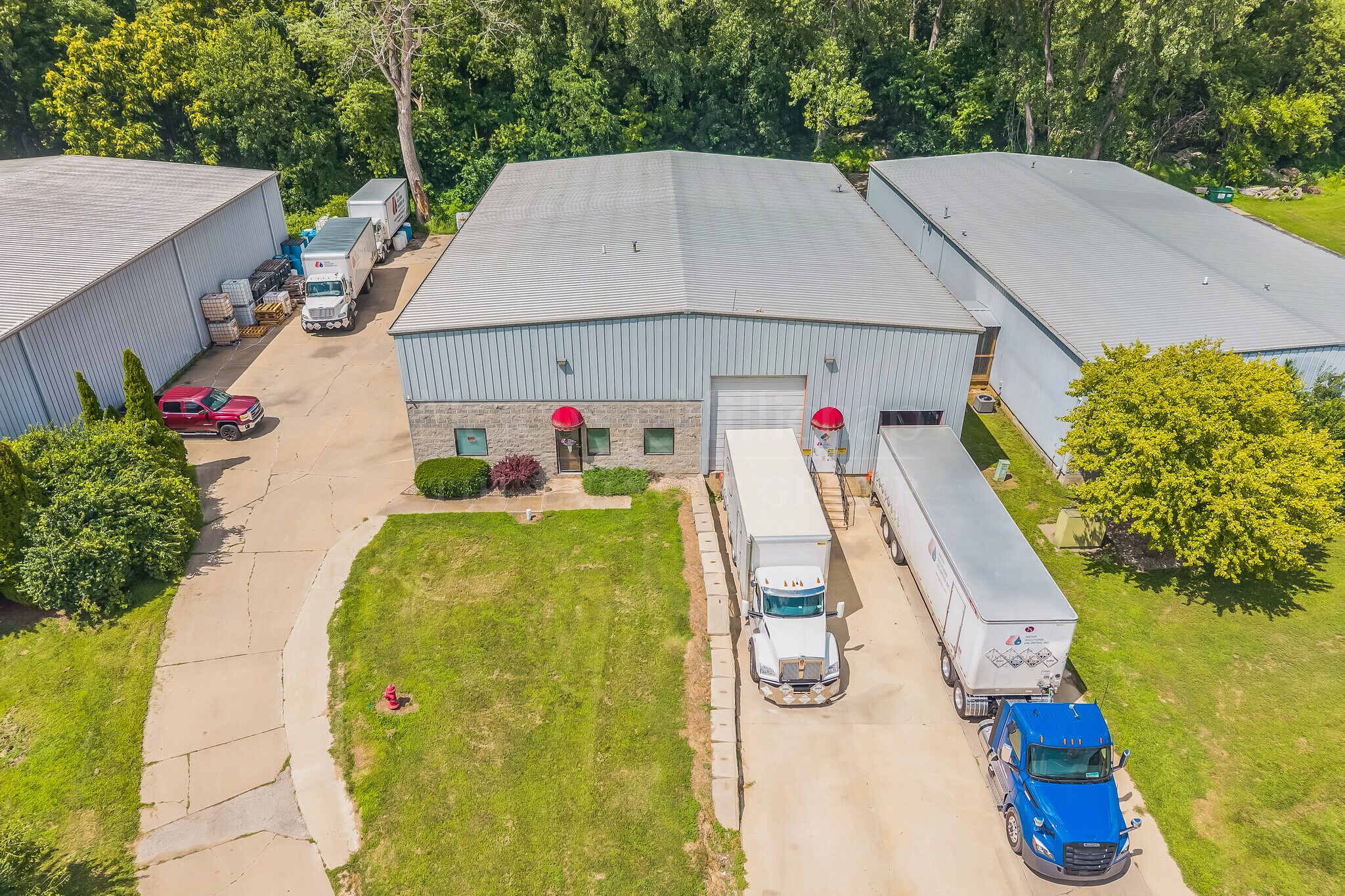 144 Thunderbird Ln, East Peoria, IL for sale Primary Photo- Image 1 of 2