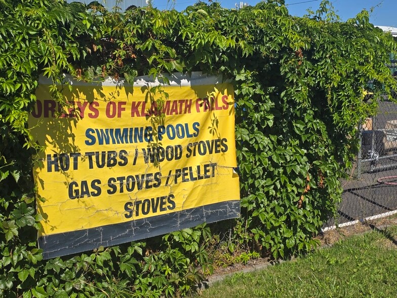 2120 Washburn Way, Klamath Falls, OR for sale - Building Photo - Image 3 of 4