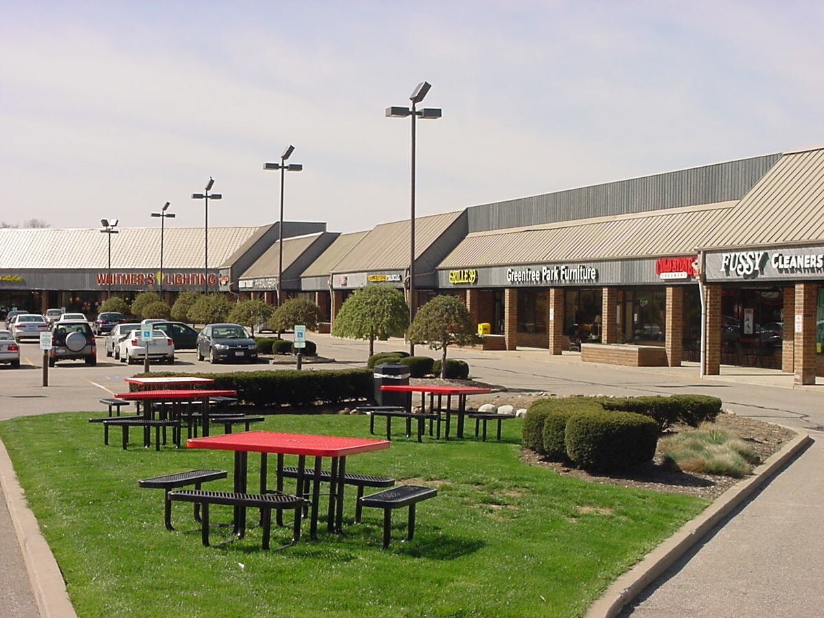 3900 Medina Rd, Akron, OH 44333 Montrose Centre