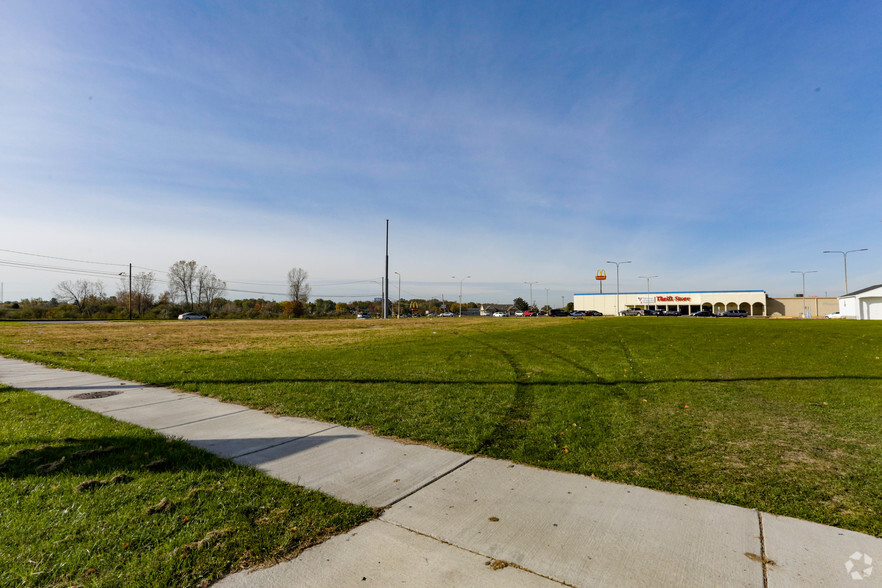 1155 N Belsay Rd, Burton, MI for lease - Primary Photo - Image 1 of 2