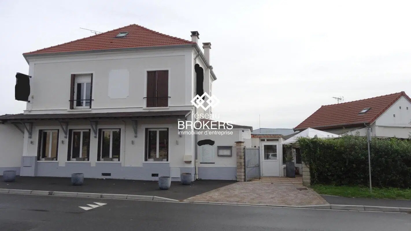 Retail in Coubert for sale Building Photo- Image 1 of 1