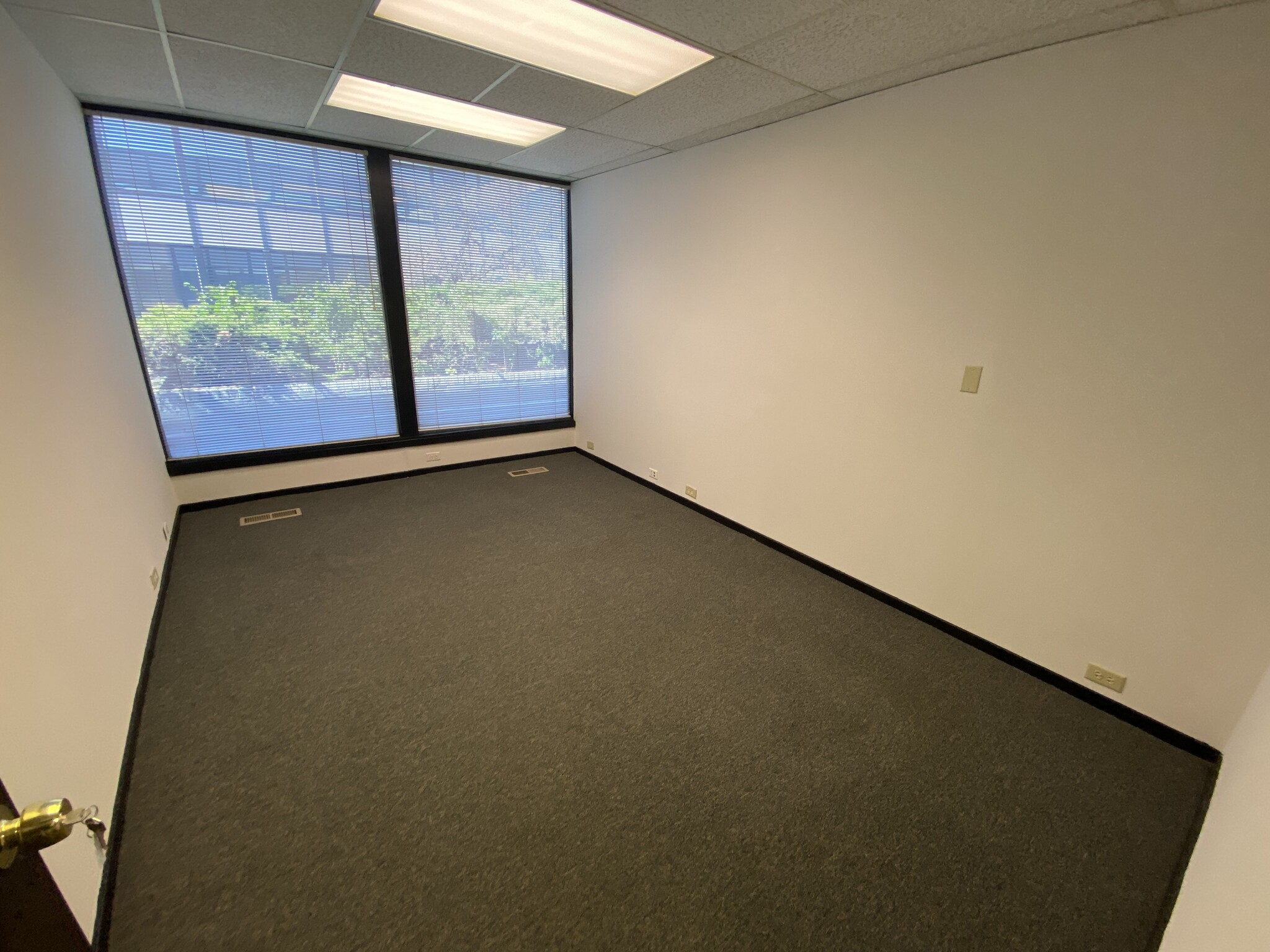 540-550 W Frontage Rd, Northfield, IL for lease Interior Photo- Image 1 of 1