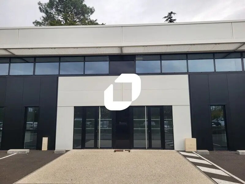Office in Mérignac for lease Building Photo- Image 1 of 11