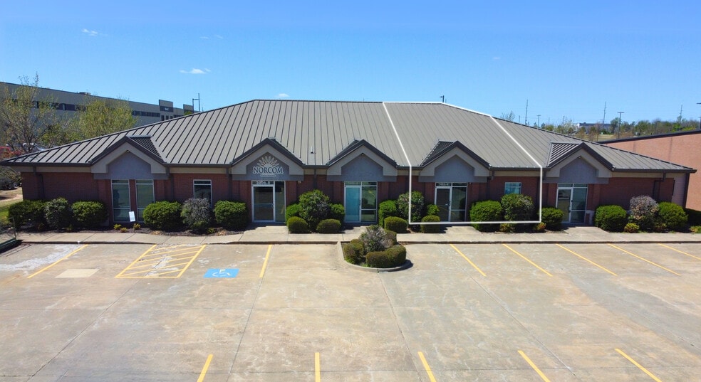 2406 SE Cottonwood St, Bentonville, AR for lease - Building Photo - Image 2 of 12