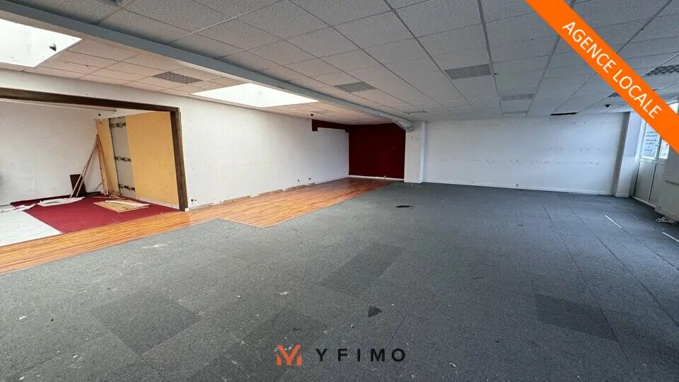 Office in Osny for sale - Interior Photo - Image 1 of 6