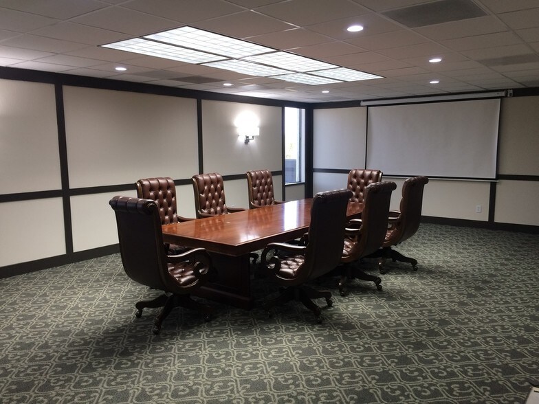 2425 US Highway 41 N, Evansville, IN for lease - Interior Photo - Image 2 of 8