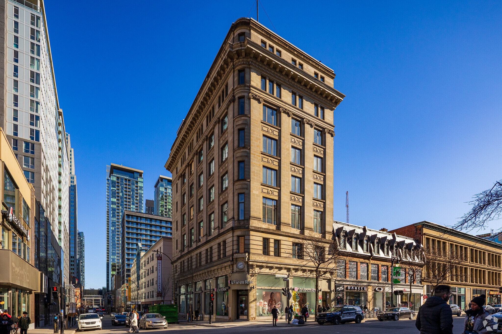 1220-1224 Rue Sainte-Catherine O, Montréal, QC for lease Primary Photo- Image 1 of 3