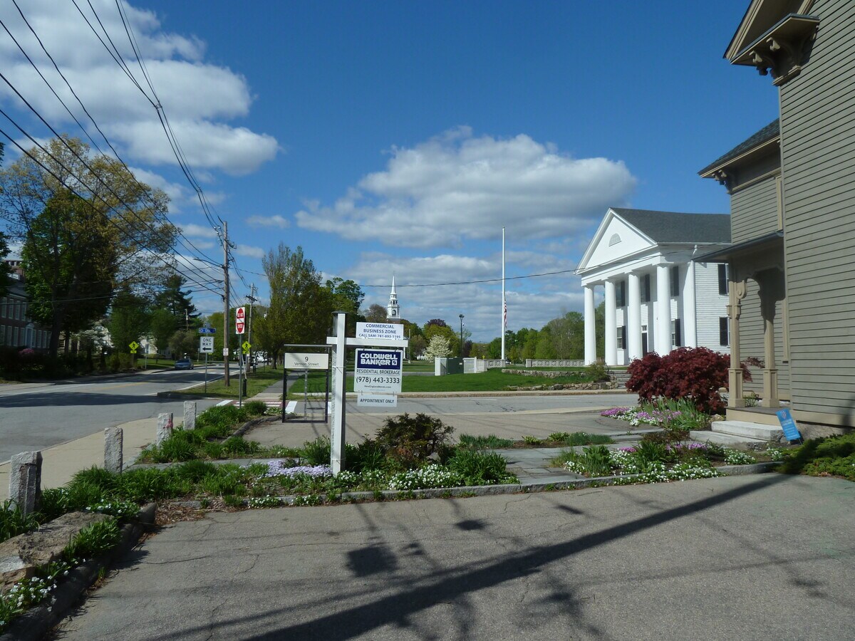 9 Vernon St, Framingham, MA 01701