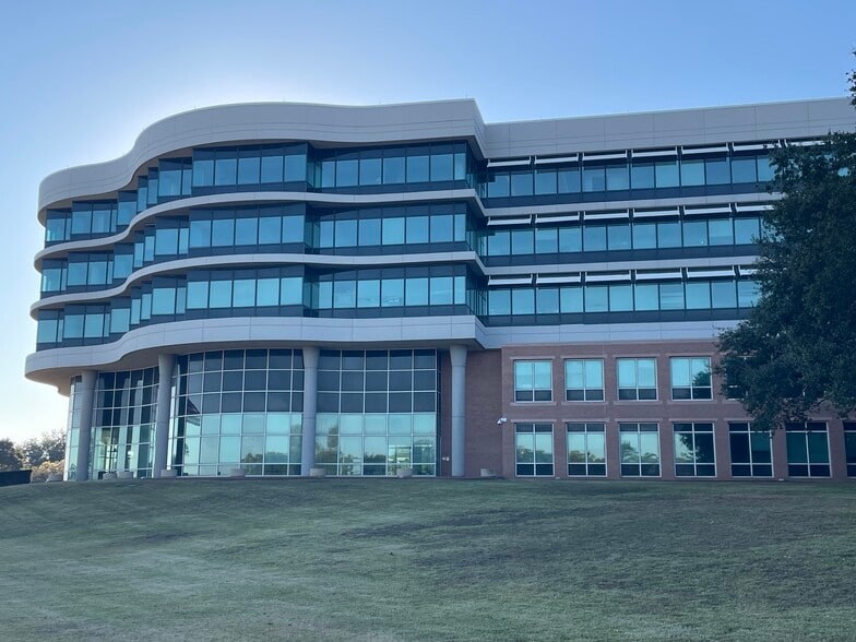 1 Energy Pl, Pensacola, FL for sale - Building Photo - Image 2 of 77