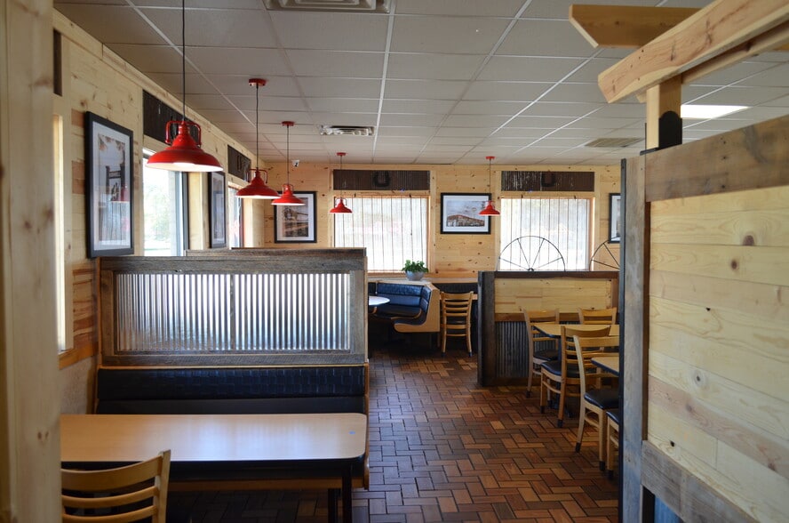 139 Green St, Bushnell, IL for sale - Building Photo - Image 3 of 70