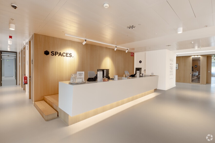 Calle Vía de los Poblados, 1, Madrid, Madrid for lease - Lobby - Image 3 of 27