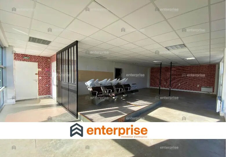 Retail in Beauvais for lease - Interior Photo - Image 1 of 6